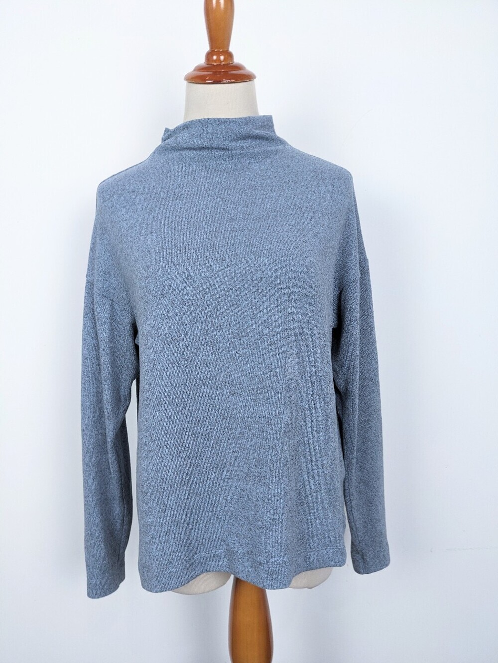 Uniqlo Women's Blue Mock Neck Sweater Size Small